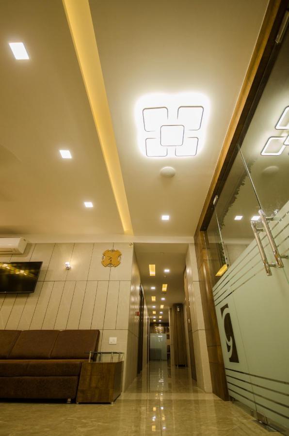 Hotel Repose อาเมดาบัด ภายนอก รูปภาพ
